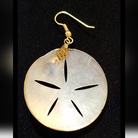 SAND DOLLAR SHELL EARRINGS - Picture 10 of 11